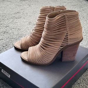 Size 10 Vince Camuto suede booties